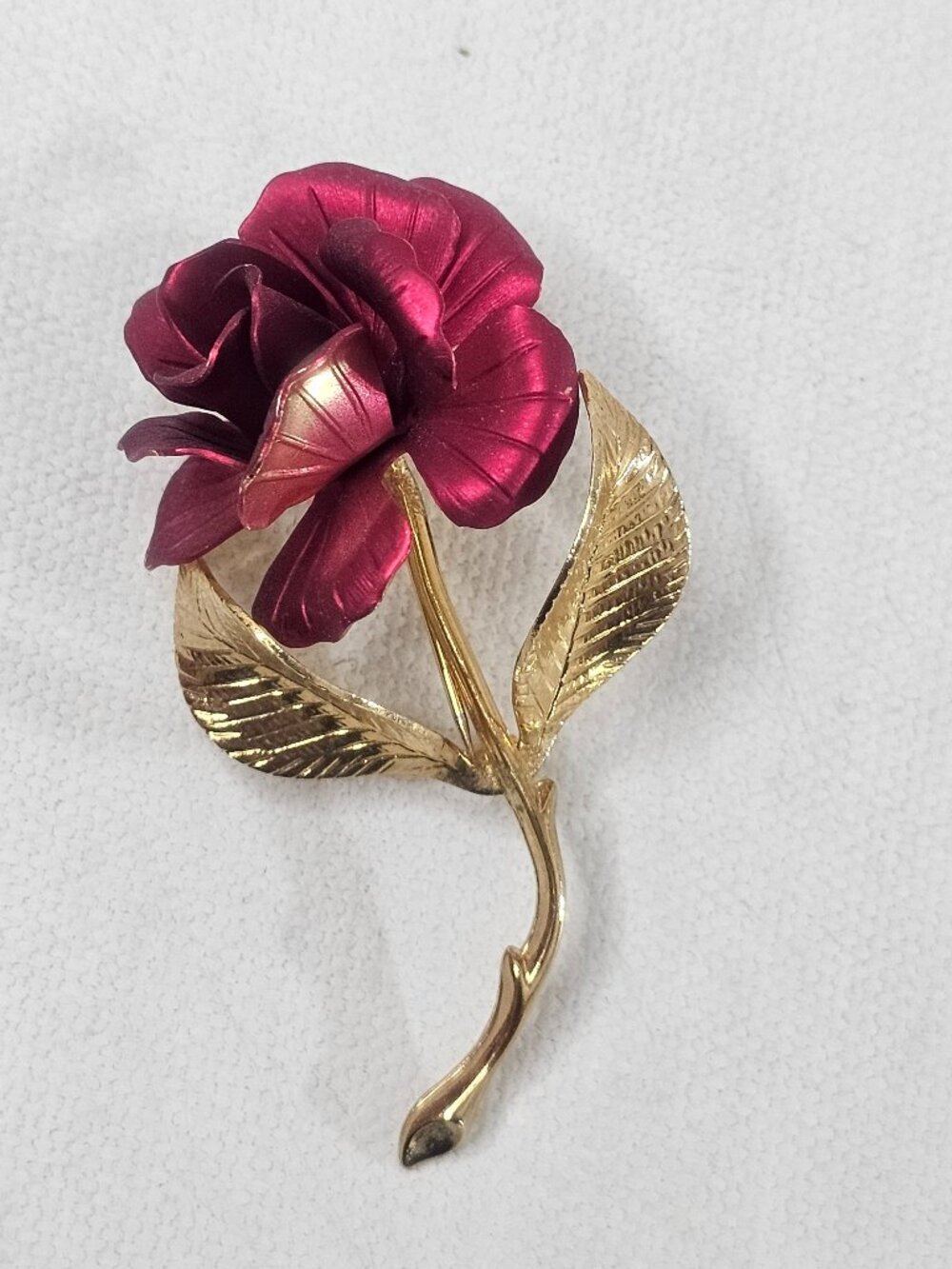 Cerrito Rose Flower Brooch Red Enameled Goldtone Stem Leaves Jewelry Pin Vintage